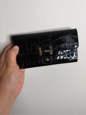 Vintage Guess Black Croc-Embossed Trifold Wallet